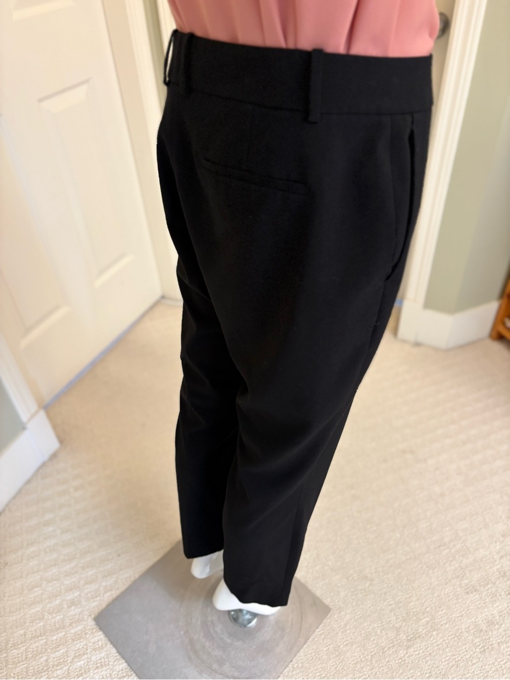 Contemporaine Cropped  Black Ankle Pants.  Sz 16 Slim Straight Fit